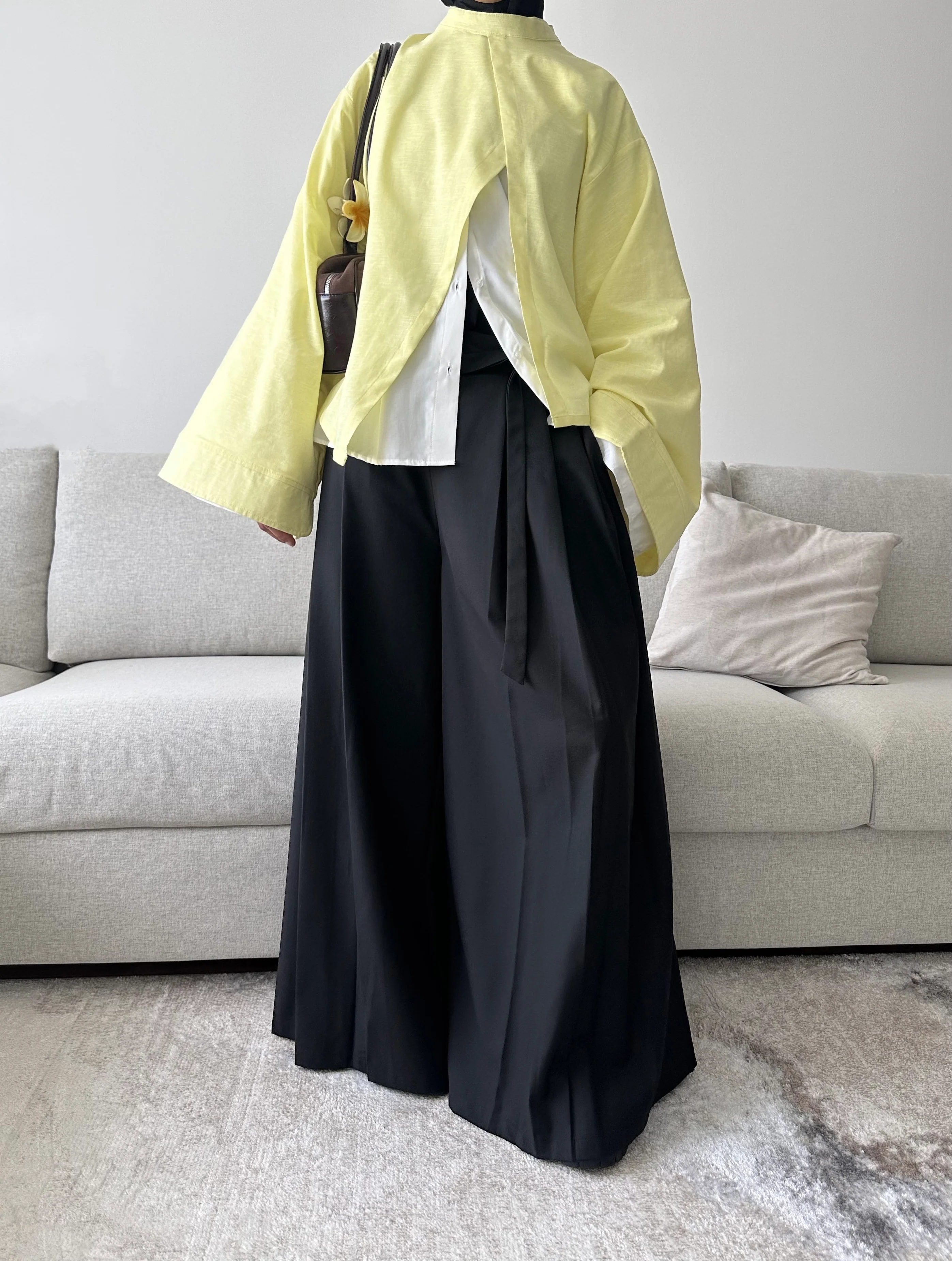 Haut à fente — Jaune pâle